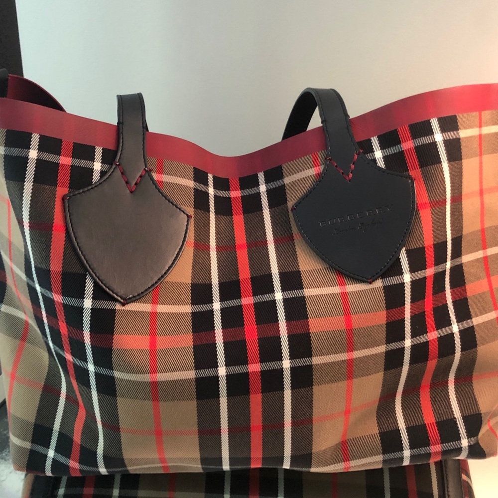 Burberry tote bag, never worn. Dust bag included!
